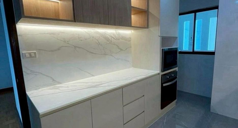 Wohnung zur Miete mit 3 Zimmer in Sathon, Bangkok