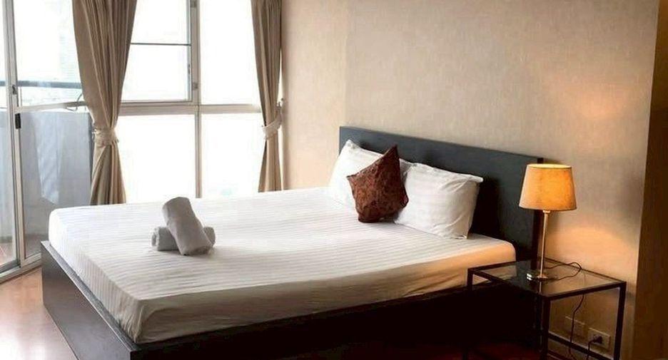 For rent 3 bedrooms condo in Khlong Toei, Bangkok