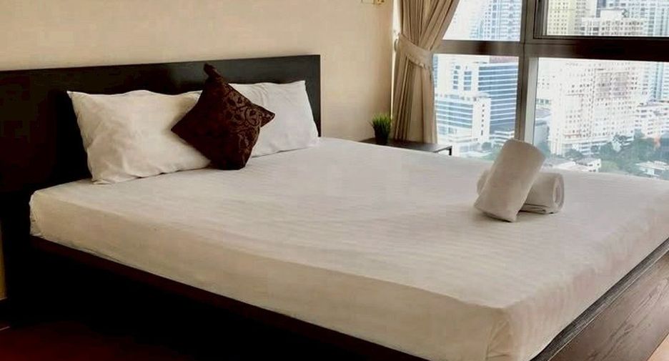 For rent 3 bedrooms condo in Khlong Toei, Bangkok