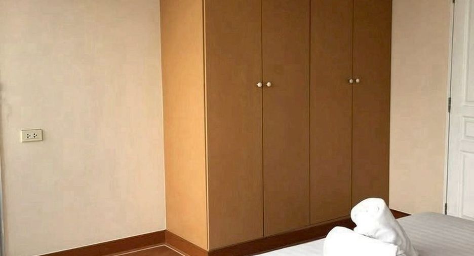 For rent 3 bedrooms condo in Khlong Toei, Bangkok