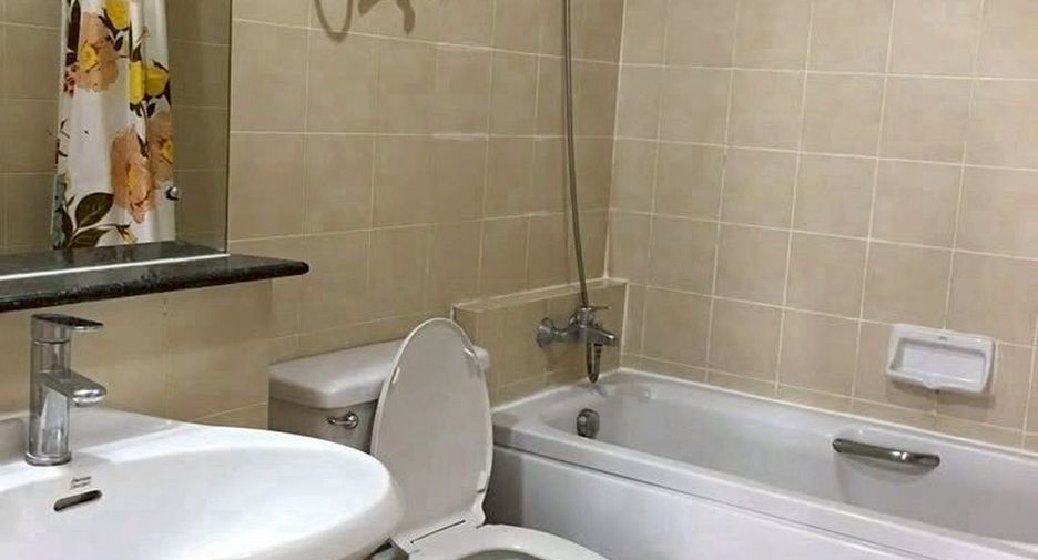 For rent 3 bedrooms condo in Khlong Toei, Bangkok