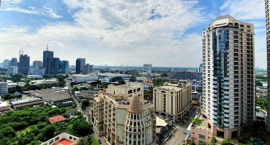 For sale 2 ベッドルーム condo in Khlong Toei, Bangkok