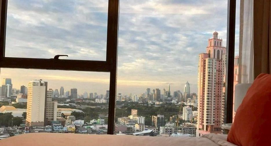 For sale 2 bedrooms condo in Khlong Toei, Bangkok