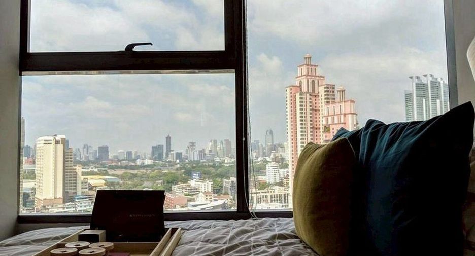For sale 2 bedrooms condo in Khlong Toei, Bangkok