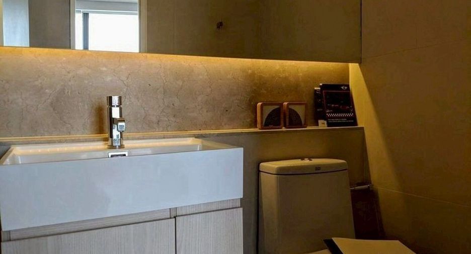 For sale 2 bedrooms condo in Khlong Toei, Bangkok