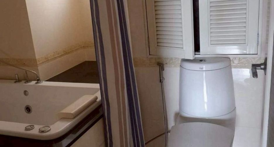 For sale 4 bedrooms condo in Watthana, Bangkok