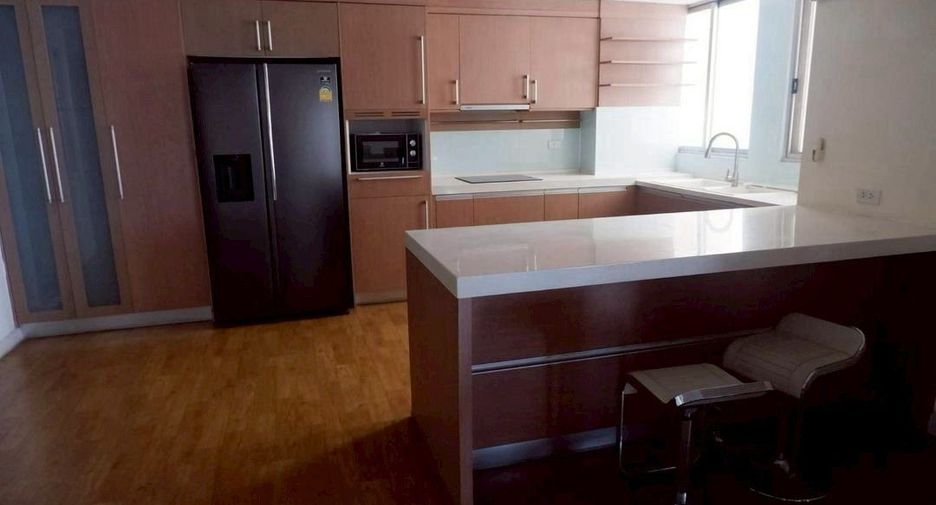 For sale 4 bedrooms condo in Watthana, Bangkok