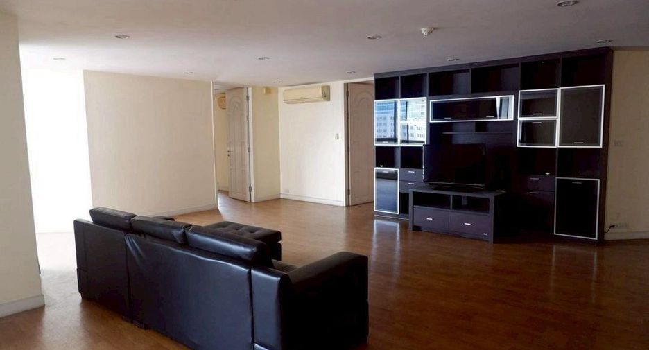 For sale 4 bedrooms condo in Watthana, Bangkok