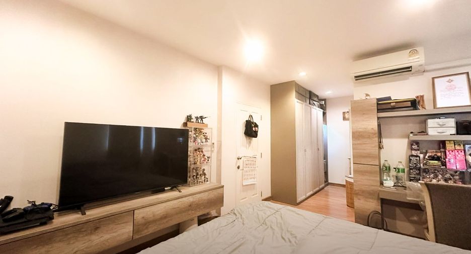 For sale 4 bedrooms house in Sai Mai, Bangkok