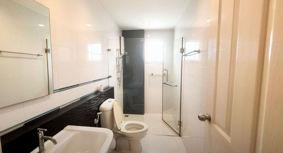 For sale 4 bedrooms house in Sai Mai, Bangkok