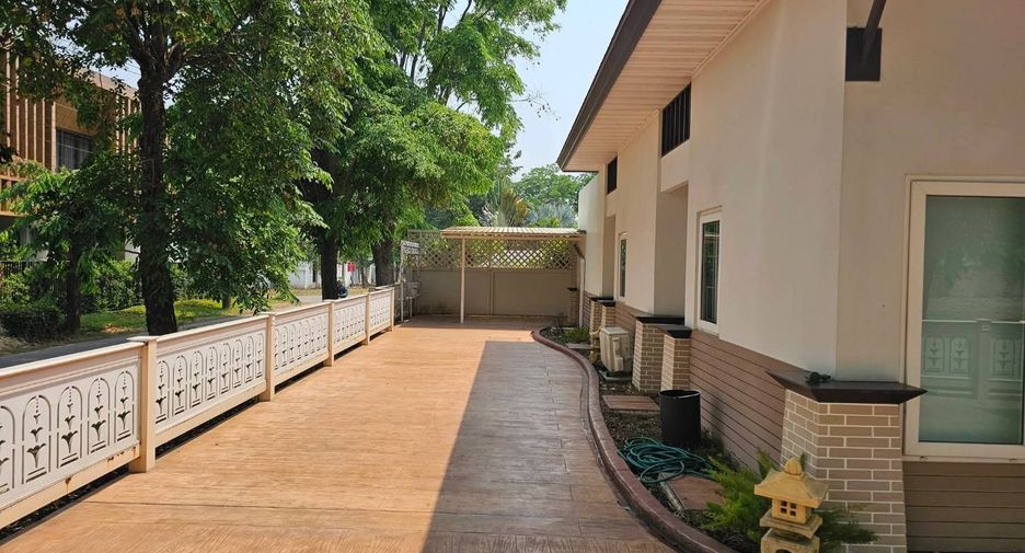 For rent 5 bedrooms house in Mueang Chiang Mai, Chiang Mai