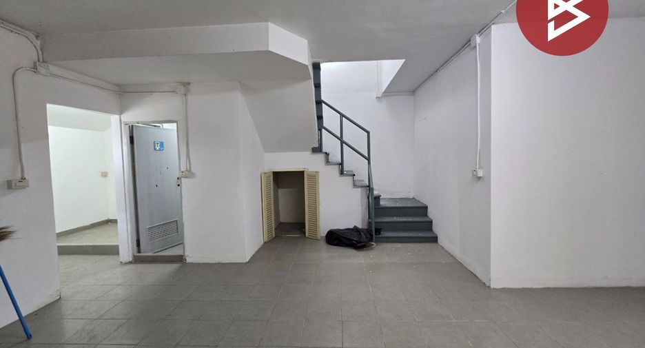 Casa adosada en venta de 3 habitaciones en Phra Samut Chedi, Samut Prakan