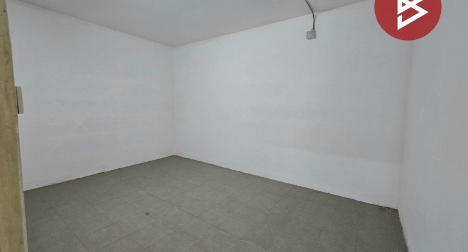 Casa adosada en venta de 3 habitaciones en Phra Samut Chedi, Samut Prakan