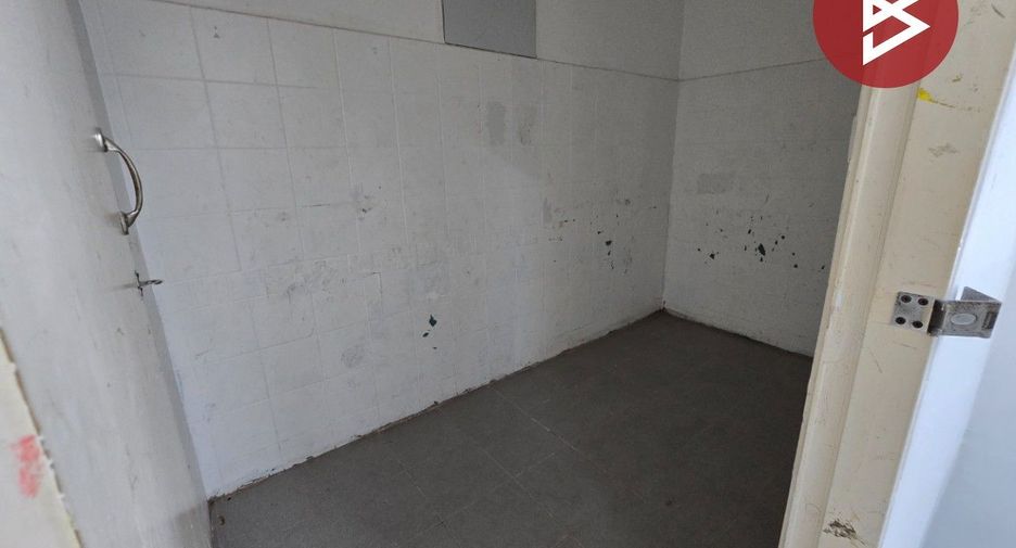 Casa adosada en venta de 3 habitaciones en Phra Samut Chedi, Samut Prakan