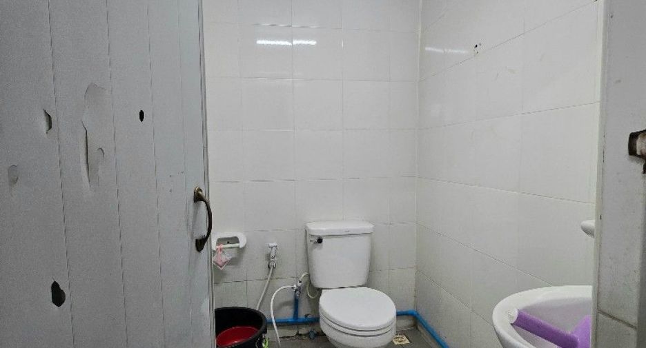 Casa adosada en venta de 3 habitaciones en Phra Samut Chedi, Samut Prakan