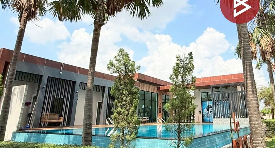 For sale 4 bedrooms townhouse in Khlong Sam Wa, Bangkok