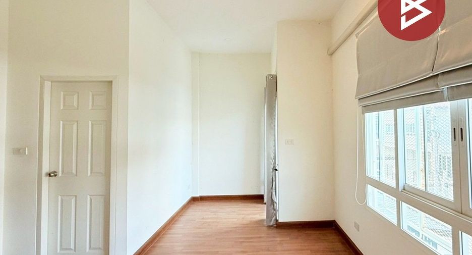 For sale 4 bedrooms townhouse in Khlong Sam Wa, Bangkok