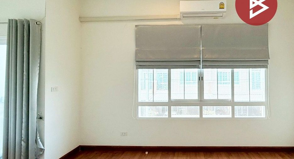 For sale 4 bedrooms townhouse in Khlong Sam Wa, Bangkok