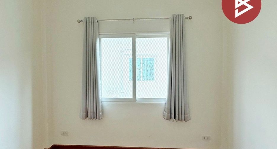 For sale 4 bedrooms townhouse in Khlong Sam Wa, Bangkok