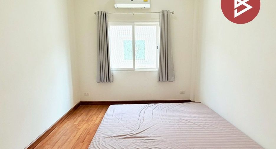 For sale 4 bedrooms townhouse in Khlong Sam Wa, Bangkok