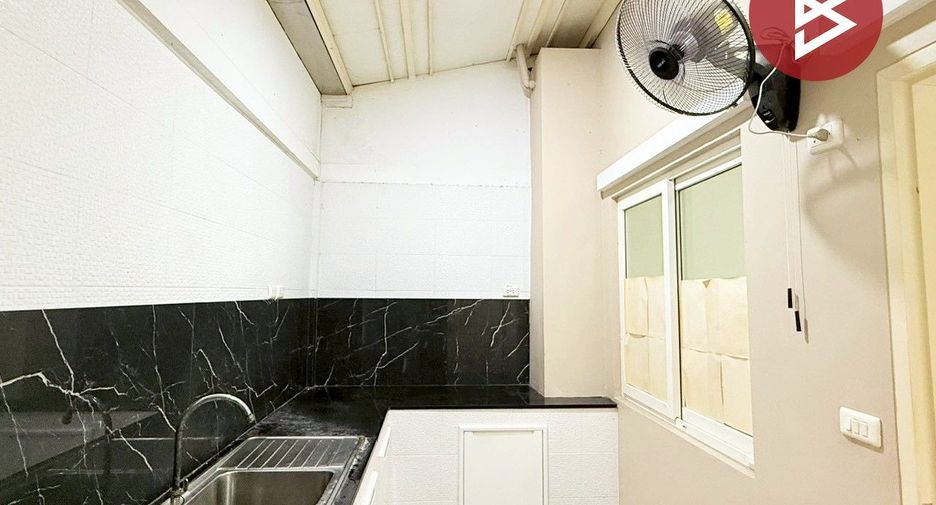 For sale 4 bedrooms townhouse in Khlong Sam Wa, Bangkok