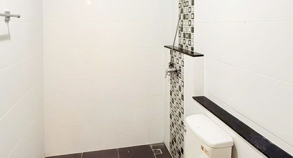 For sale 4 bedrooms townhouse in Khlong Sam Wa, Bangkok