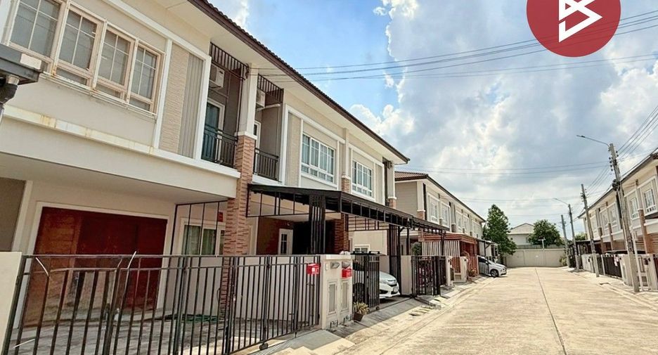 For sale 4 bedrooms townhouse in Khlong Sam Wa, Bangkok