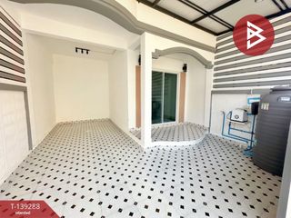 For sale 3 bedrooms townhouse in Lat Lum Kaeo, Pathum Thani