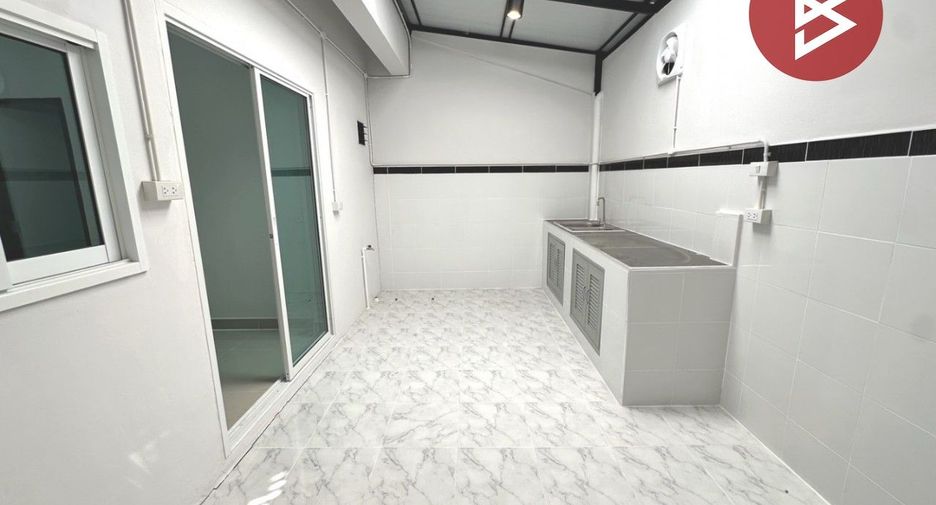 Продажа 3 спальни таунхаус в Lat Lum Kaeo, Патумтани