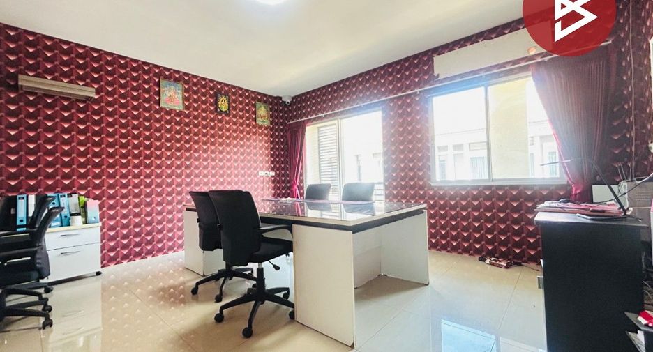 For sale 3 bedrooms townhouse in Mueang Samut Sakhon, Samut Sakhon