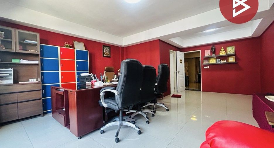 For sale 3 bedrooms townhouse in Mueang Samut Sakhon, Samut Sakhon
