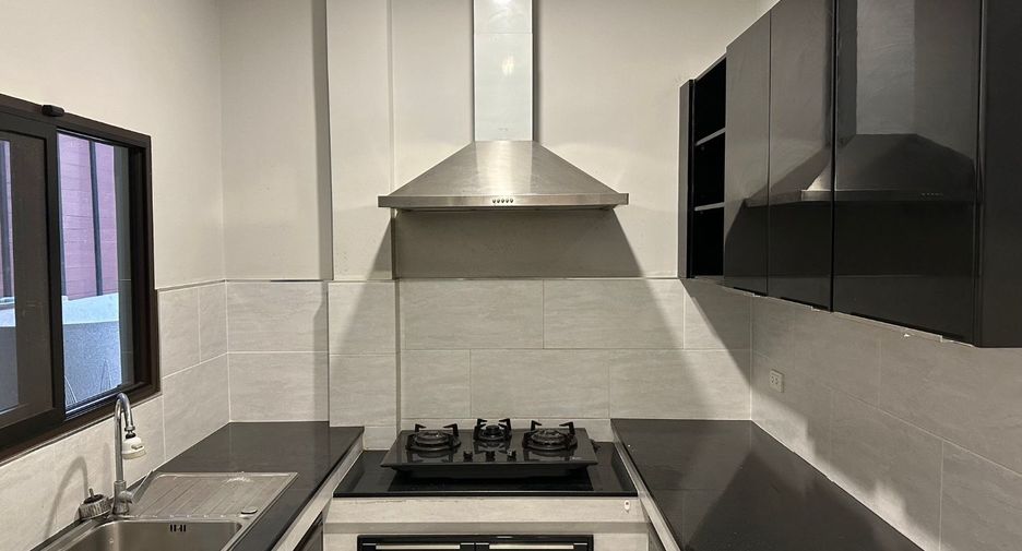 Haus zur Miete mit 4 Zimmer in Bang Phli, Samut Prakan