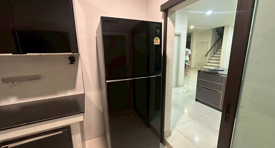 Haus zur Miete mit 4 Zimmer in Bang Phli, Samut Prakan