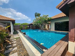 À louer et à vendre 4 chambres villa à Bang Lamung, Chonburi