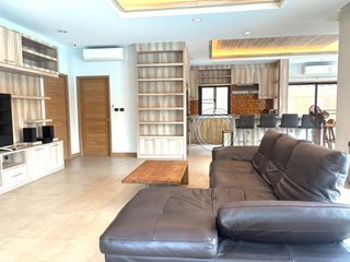 À louer et à vendre 4 chambres villa à Bang Lamung, Chonburi