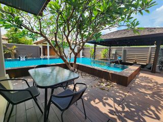 À louer et à vendre 4 chambres villa à Bang Lamung, Chonburi