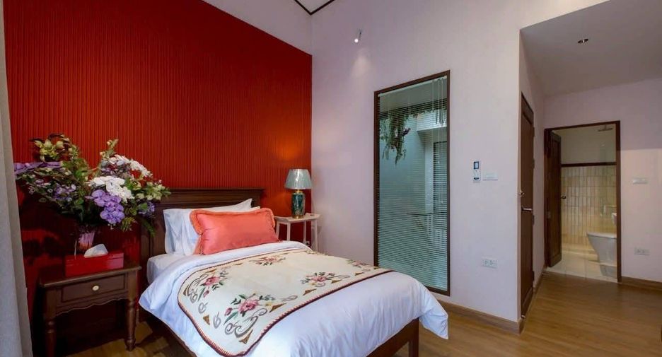 For rent 4 bedrooms townhouse in Mueang Chiang Mai, Chiang Mai