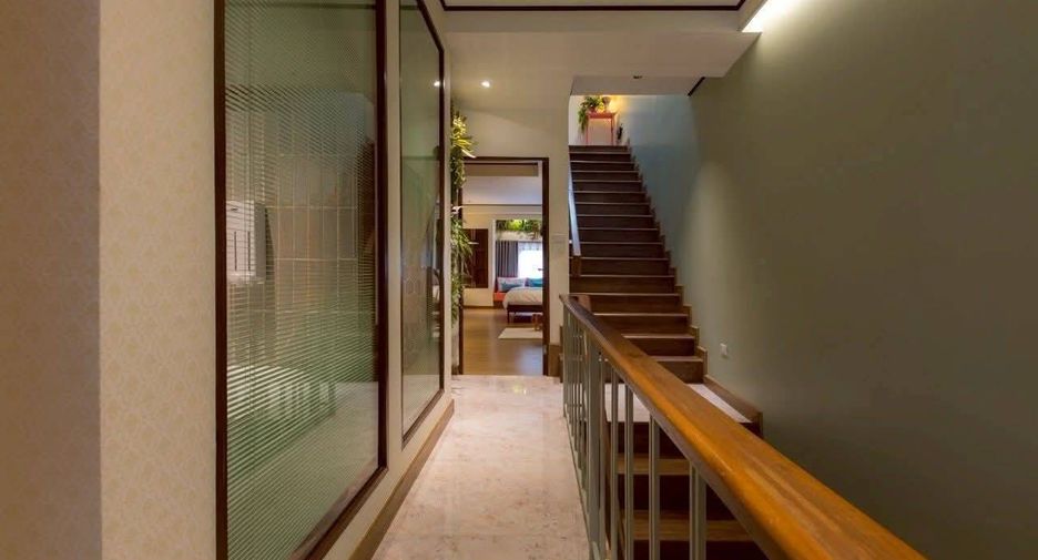 For rent 4 bedrooms townhouse in Mueang Chiang Mai, Chiang Mai