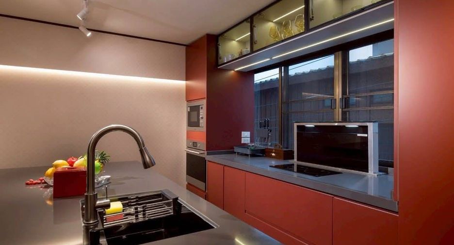 For rent 4 bedrooms townhouse in Mueang Chiang Mai, Chiang Mai