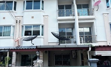 Продажа 3 спальни таунхаус в Mueang Samut Prakan, Самутпракан