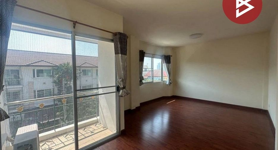 For sale 3 bedrooms townhouse in Mueang Samut Prakan, Samut Prakan