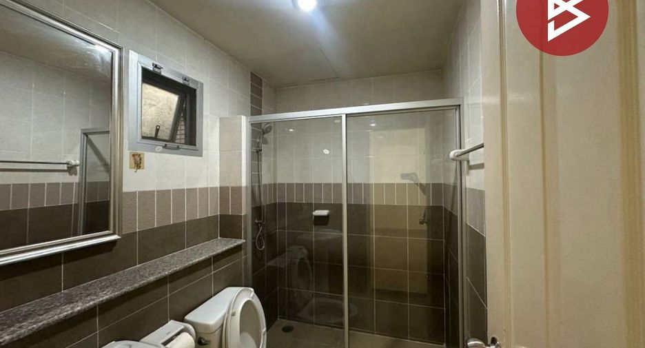 For sale 3 bedrooms townhouse in Mueang Samut Prakan, Samut Prakan