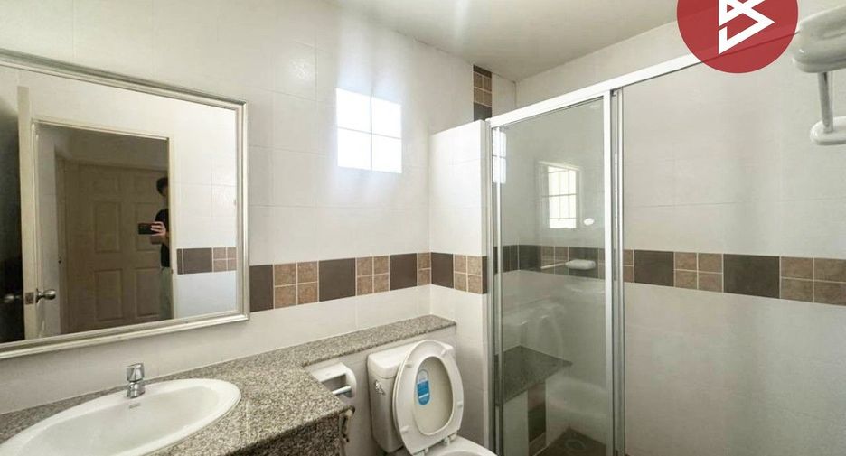 For sale 3 bedrooms townhouse in Mueang Samut Prakan, Samut Prakan