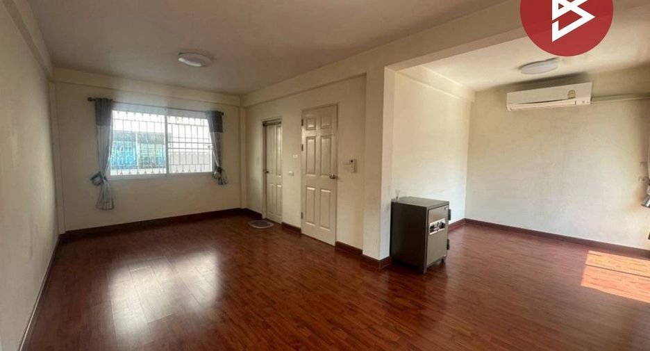 For sale 3 bedrooms townhouse in Mueang Samut Prakan, Samut Prakan