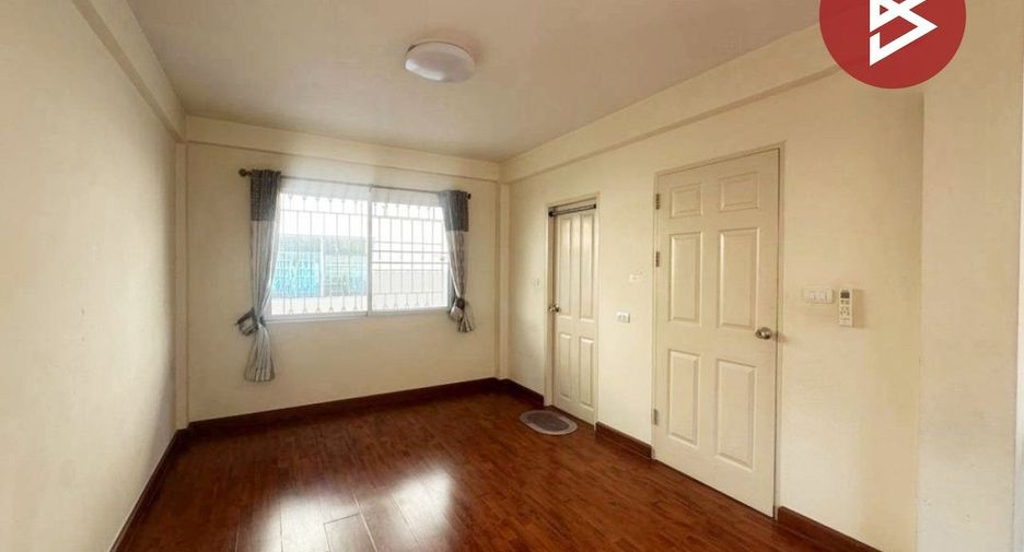 For sale 3 bedrooms townhouse in Mueang Samut Prakan, Samut Prakan