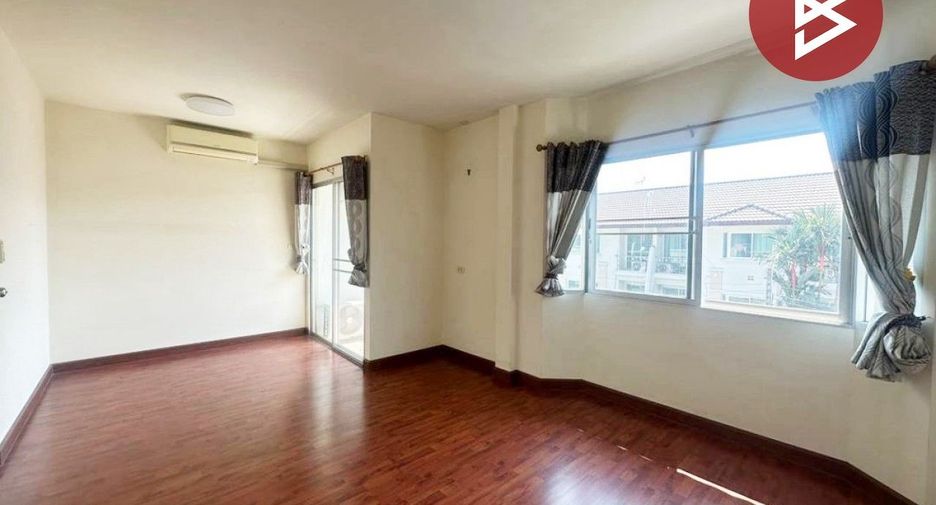 For sale 3 bedrooms townhouse in Mueang Samut Prakan, Samut Prakan