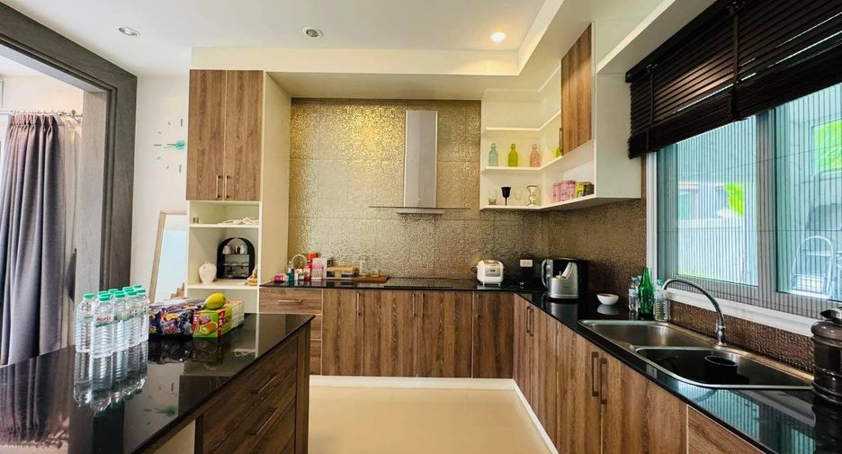 For sale 4 bedrooms house in Hang Dong, Chiang Mai