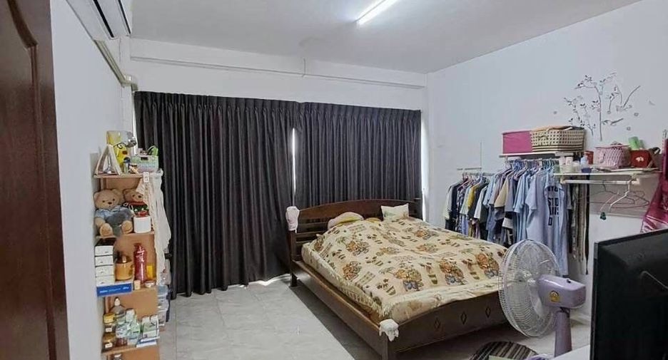 For sale 3 bedrooms retail Space in Thung Khru, Bangkok