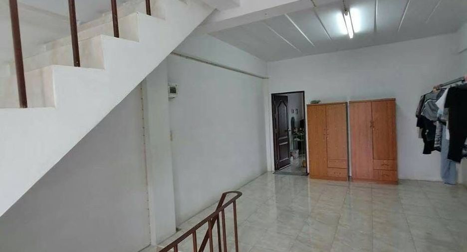 For sale 3 bedrooms retail Space in Thung Khru, Bangkok