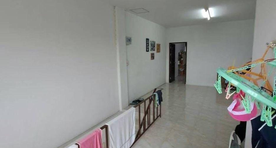For sale 3 bedrooms retail Space in Thung Khru, Bangkok